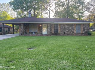 2455 Twisted Oak Dr, Jackson, MS 39212