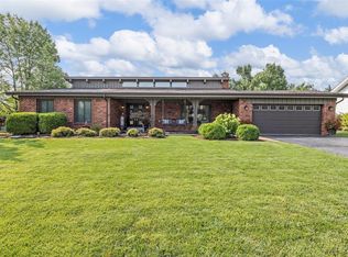 450 Medina Dr, Saint Louis, MO 63122