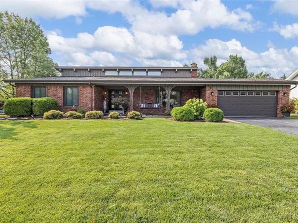 450 Medina Dr, Saint Louis, MO 63122