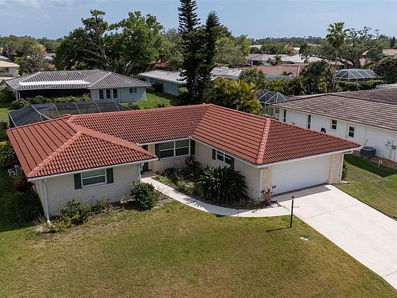 3rd image of 6 Pine Ridge Way
