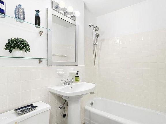4th image of 16 W 16th St APT 6LN