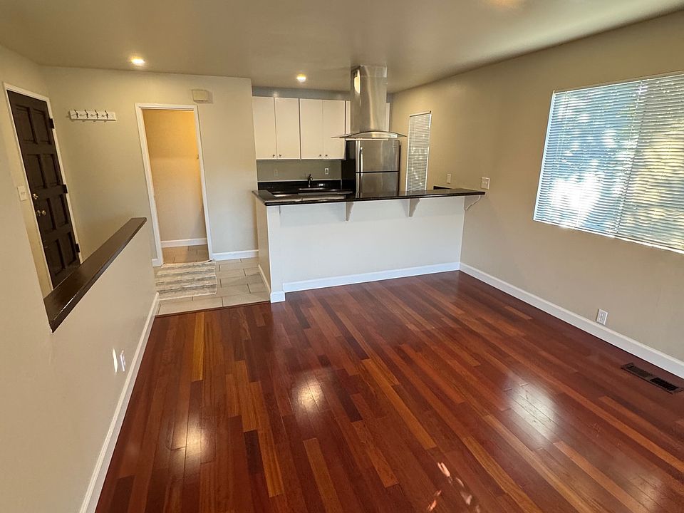 1st image of 14 Circle Dr #1