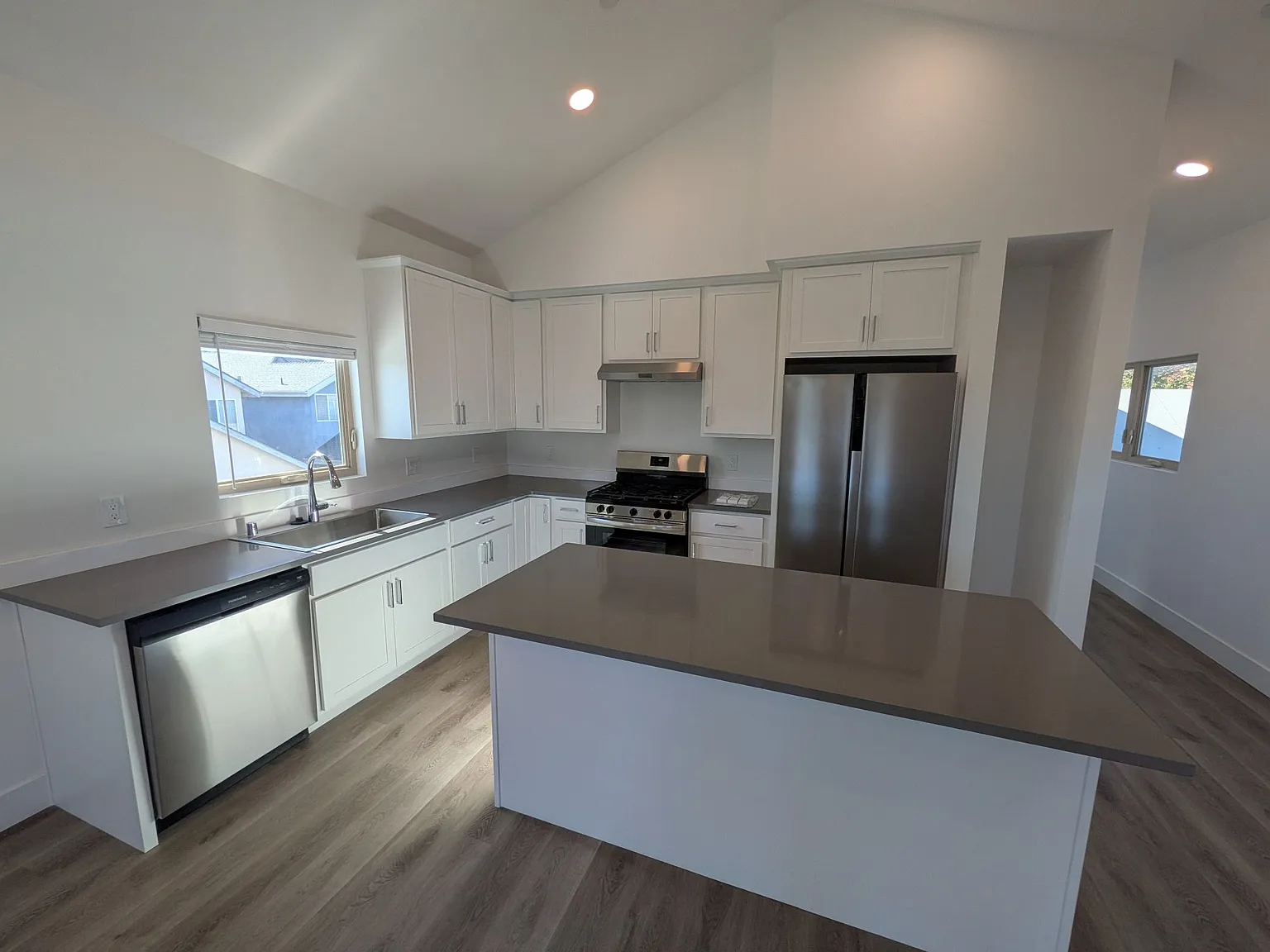 2 bed, 1000 sqft, $3,000 — Photo 4
