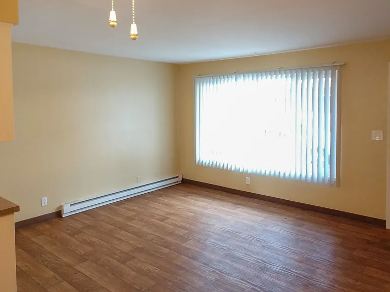 2855 Front 2865 St NE — Photo 3