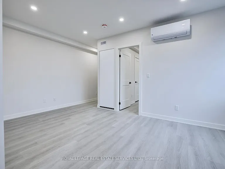 20 Duke St #305 — Photo 16