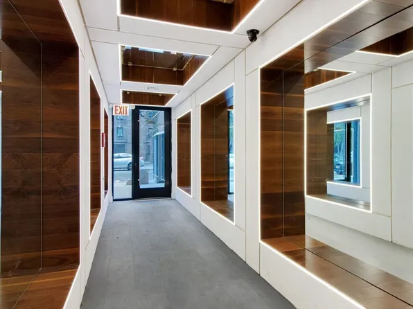 924 Myrtle Avenue image 3 of 9