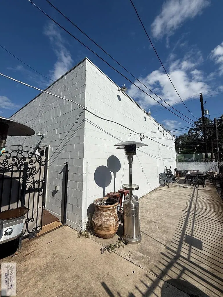1 bed, 1.0 bath, 702 sqft, $1,150 — Photo 1