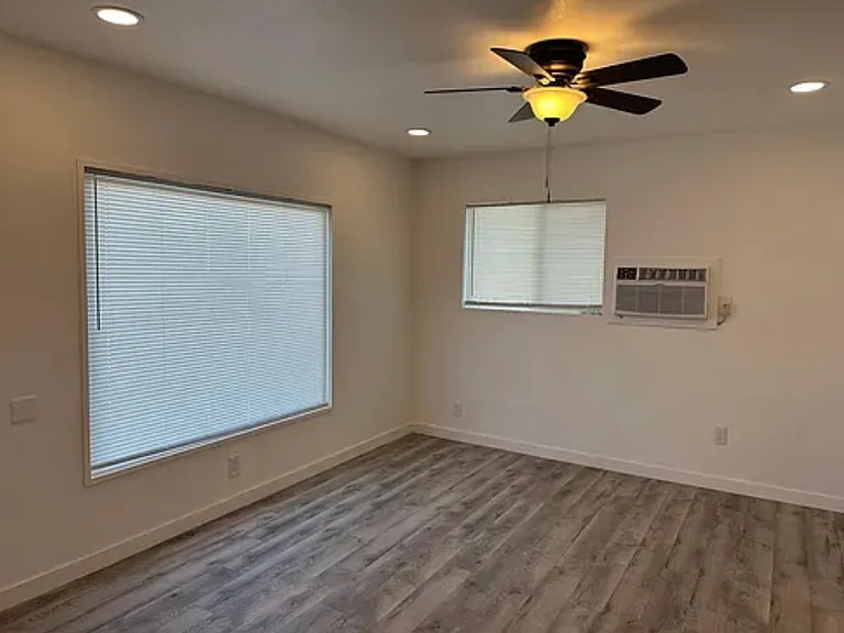 13950 Hesperia Rd #3A — Photo 2