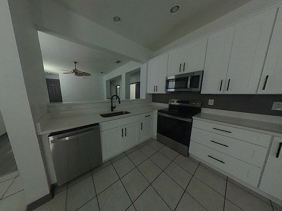 2nd image of 1065 Viewpointe Way