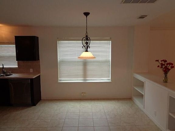 5th image of 15010 Sugarhollow Dr