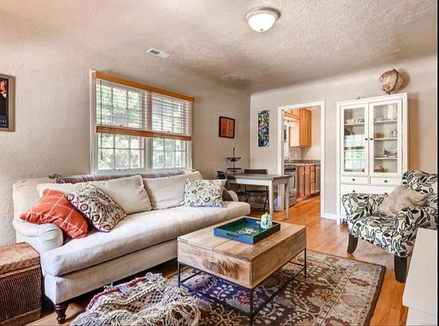 3 bed, 1232 sqft, $3,100 — Photo 2
