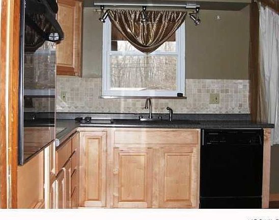 4th image of 3920 Evelyn Dr