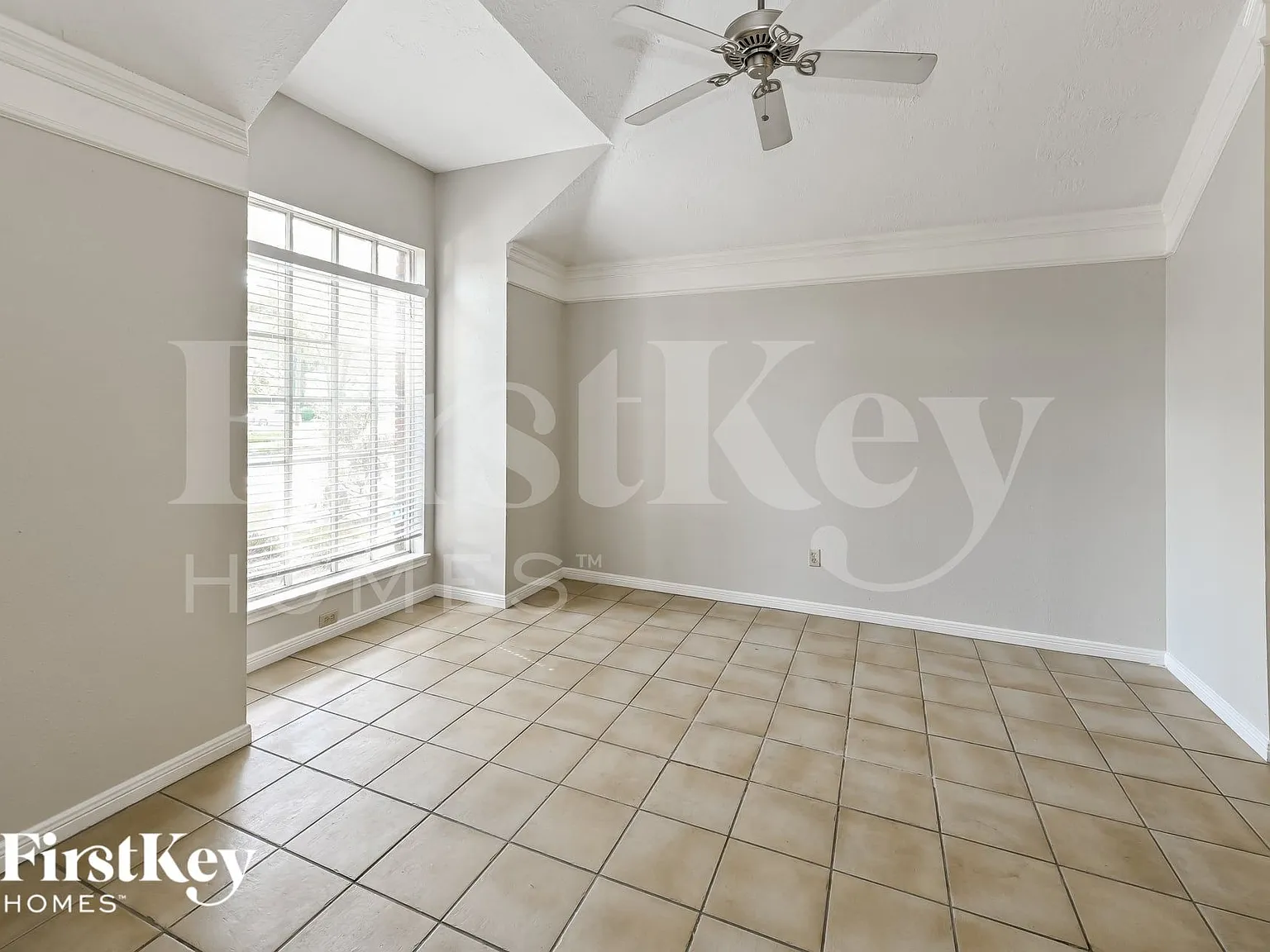3 bed, 2.5 bath, 2719 sqft, $2,660 — Photo 4