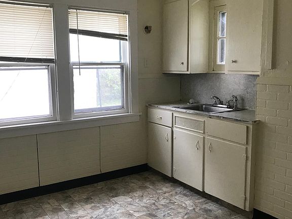 5th image of 121 Hastings Ave
