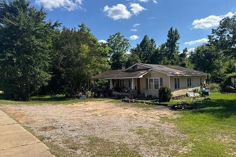 2nd image of 490 Main St
