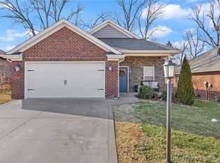 17 Old Capital Rdg NE, Corydon, IN 47112