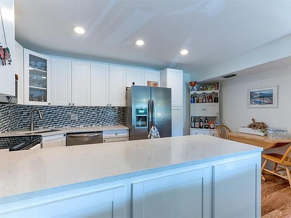 5th image of 1101 Green Pine Blvd APT D2