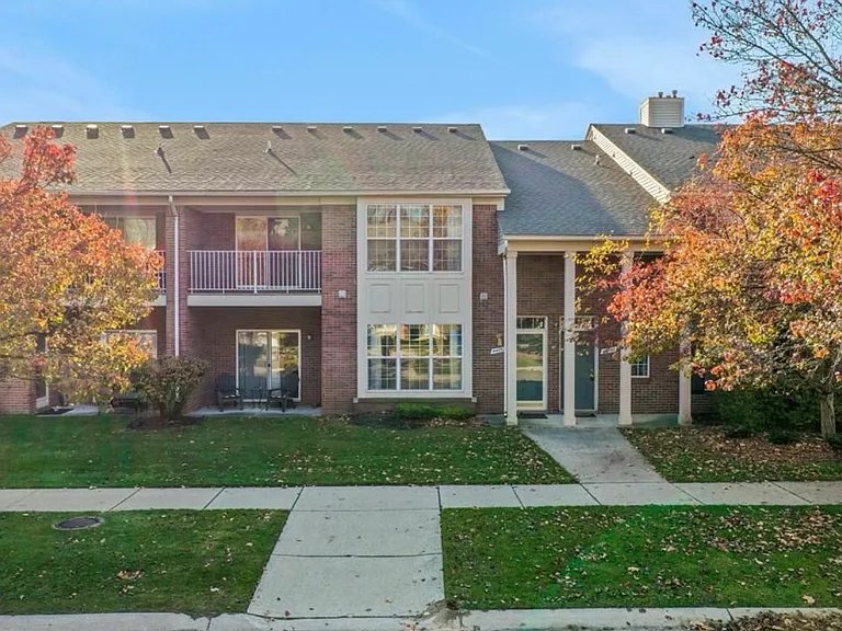 44060 Rushcliffe Dr — Photo 1