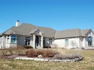 1201 Mary Hill Cir, Hartland, WI 53029