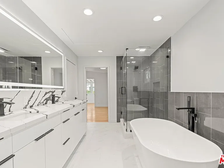 2522 Armacost Ave — Photo 48