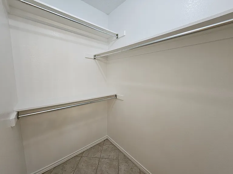 517 Vicki Ln — Photo 10
