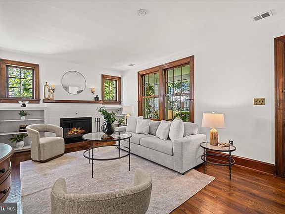 4th image of 4906 46th St NW