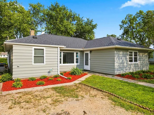 415 Hopkins St, Jesup, IA 50648