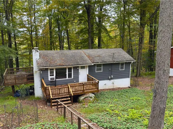168 Ski Trl, Pocono Lake, PA 18347