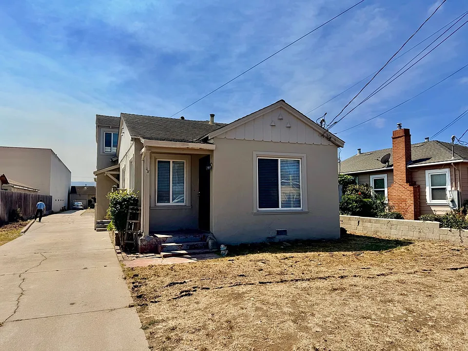 33 W Curtis St