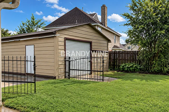 7477 Stonington Dr — Photo 25