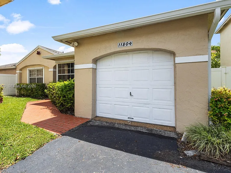11804 NW 13th St — Photo 7