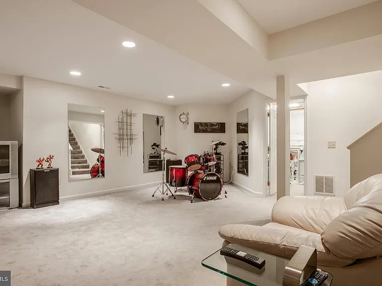 9810 Bolton Village Ct — Photo 23