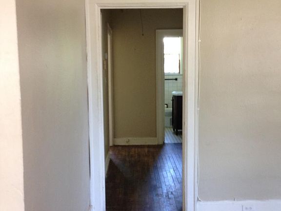3rd image of 1008 Maupas Ave