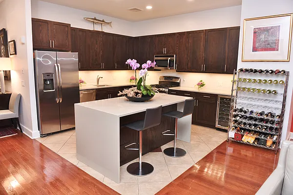 Sold by Holly's Staten Island Buzz | media 2