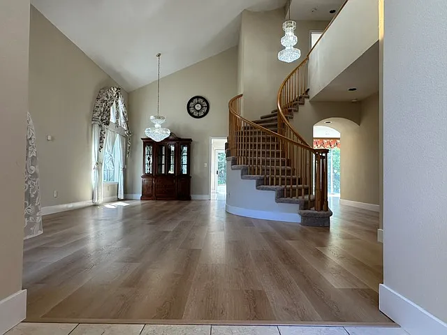 353 Silverlake Ct — Photo 1