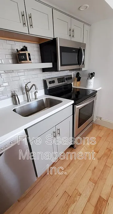 94 N Winooski Ave #2