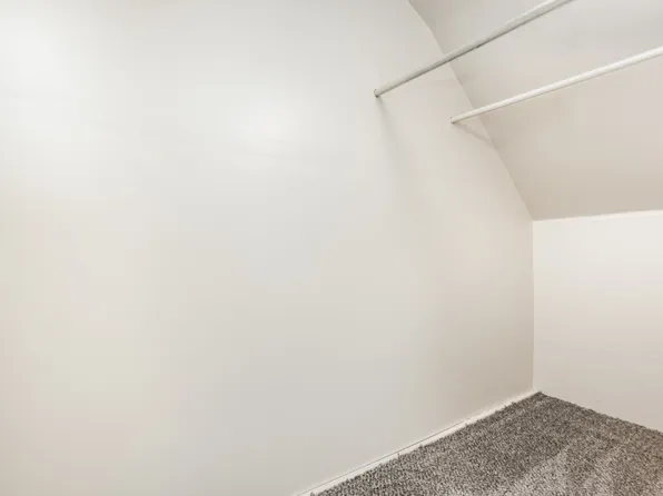 121 Woodside Ln, Bay City, MI 48708