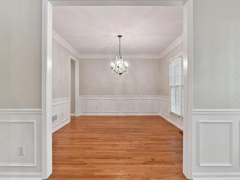 330 Winherst Ln — Photo 7