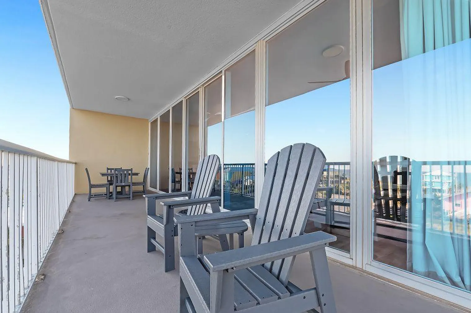 3 bed, 3.0 bath, 1528 sqft, $4,076 — Photo 2