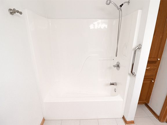 5th image of 1345 SE Florence Dr APT 405