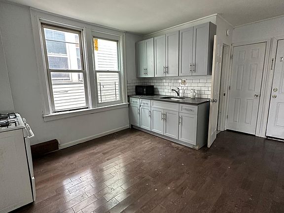 2nd image of 3 Claremont Ave APT 4