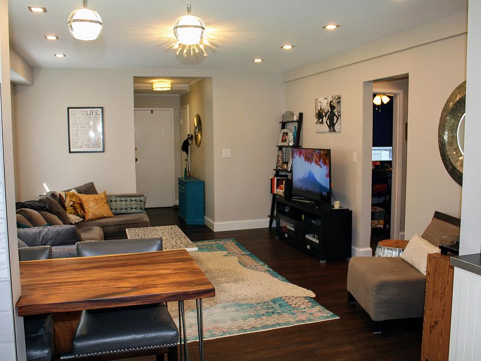 1st image of 842 Thorn St APT 60