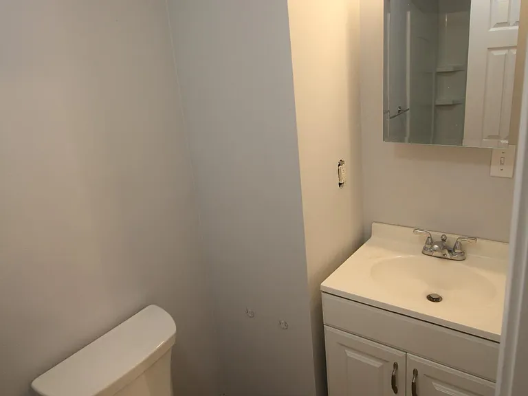 820 E 6th St #1 — Photo 6