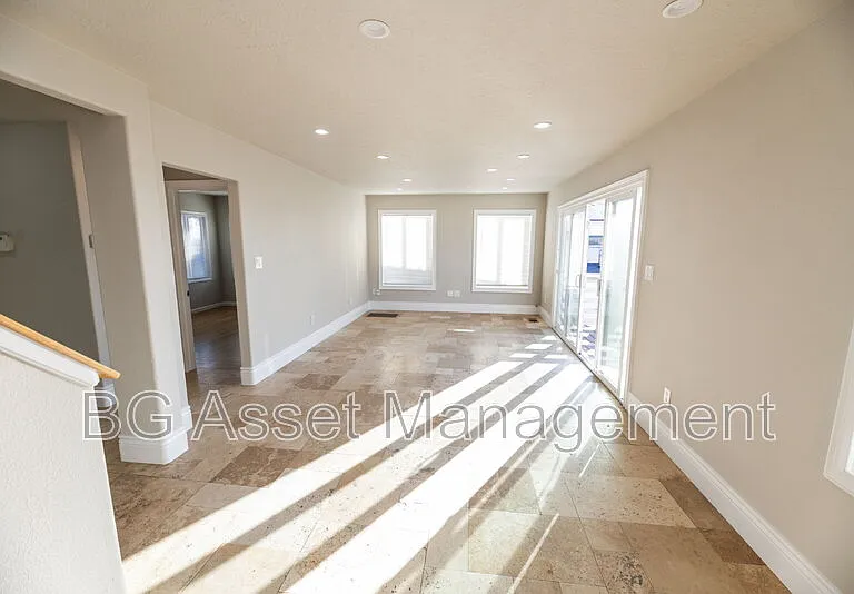 1723 Bayo Vista Ave — Photo 3