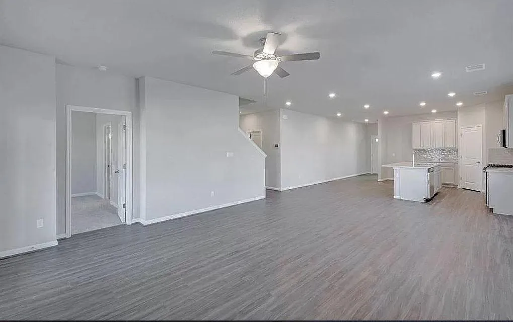 4 bed, 2674 sqft, $2,595 — Photo 3