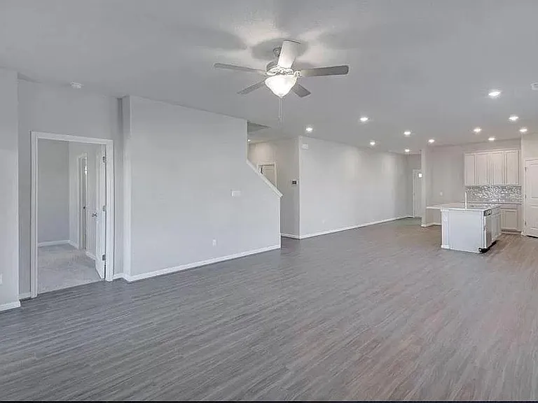 1605 Torre St — Photo 3