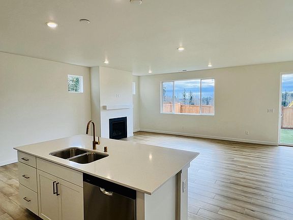 4th image of 8800 48th Pl NE