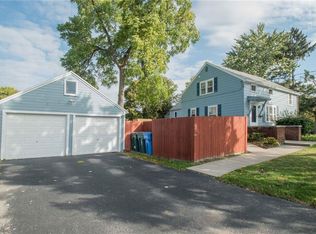 8 Westmoreland Dr, Rochester, NY 14620