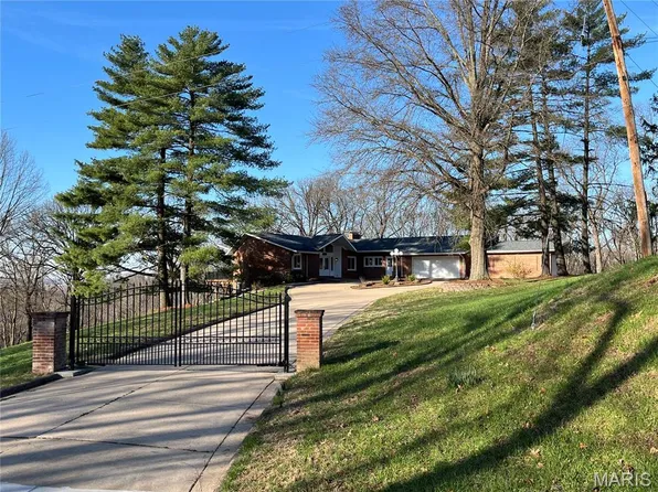 603 Jacobs Station Rd, Saint Charles, MO 63304