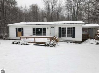 6778 Pincherry Rd, Charlevoix, MI 49720
